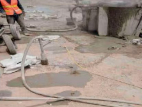 宁南水泥混凝土路面板底注浆技术 路面脱空注浆整治方案