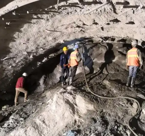 宁南拱顶带模注浆料的施工流程及注意事项